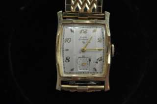   VINTAGE MENS ELGIN DELUXE WRISTWATCH CALIBER 555 KEEPING TIME  