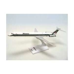  Skymarks Alitalia MD 80 Model Airplane Toys & Games