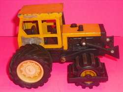 OLD UNNAMED TOY YELLOW METAL & PLASTIC TRACTOR  