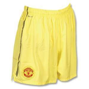  10 11 Man Utd Home GK Shorts   Yellow