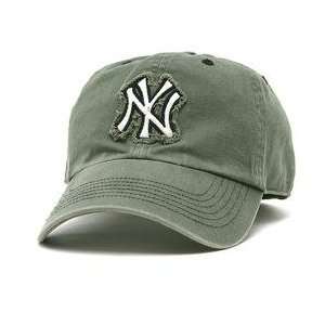  New York Yankees Barracuda Franchise Cap   Moss Small 