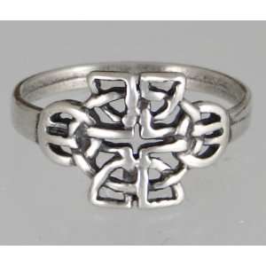  A Celtic Knot Work Cross Ring in Sterling Silver Jewelry