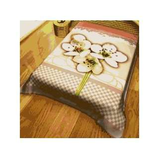  Providencia PF1013 White Floral Blanket   Full Size   71 X 