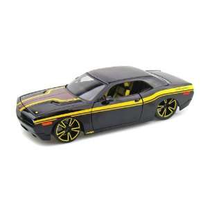  2009 Dodge Challenger Concept 1/18 Black / Yellow Toys 