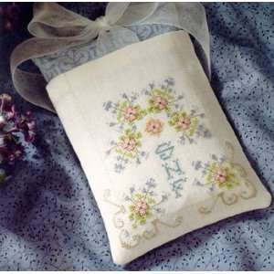  Hankie Corners   Cross Stitch Pattern