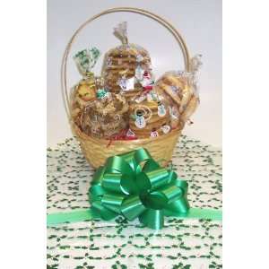 Scotts Cakes Small Grandmas Favorite Cookie Basket with Handle Holly 