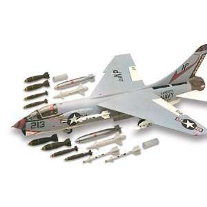  LINDBERG   1/48 F8J Crusader Fighter (Plastic Models 