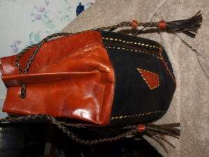 TALL LEATHER BROWN AFRICAN BUCKET HANGBAG  