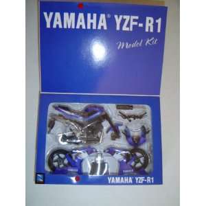    Model Kit Yamaha Motorcycle YZF R1 112 Blue 