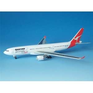  Dragon Wings 1400 Qantas A330 200 Model Airplane 