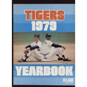   Tigers Yearbook EXMT   MLB Programs and Yearbooks