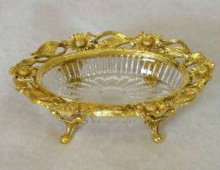 VINTAGE BOUDOIR CAST METAL & GLASS FOOTED SOAP DISH MATSON SHABBY 