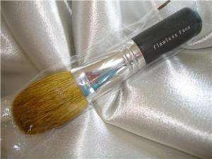 BARE ESCENTUALS~BARE MINERALS~FLAWLESS FACE BRUSH~FLAWLESS APPLICATION 