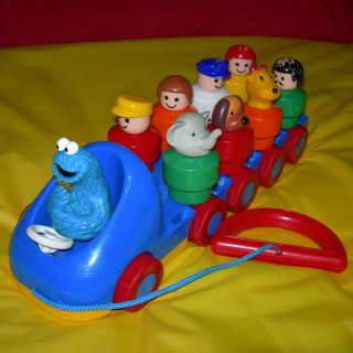 BATTAT Pull Along BUS/TRAIN w/ Little People & Animals USED TOY Cookie 