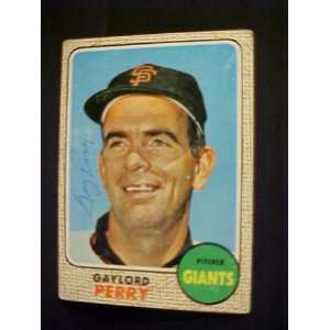 Gaylord Perry San Francisco Giants #85 1968 Topps Autographed Baseball 