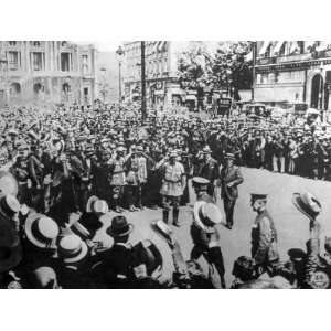 General John J. Pershing Being Welcomed in Paris, 1917 Premium Poster 