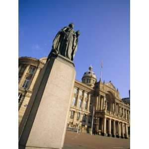  Statue of Queen Victoria and Council House, Victoria 