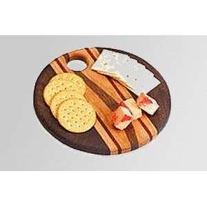   handmade in the usa wooden cutting and serving board, roda Picnic Plus